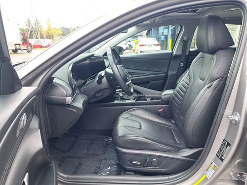 Used 2023 Hyundai Elantra Limited FWD image 11