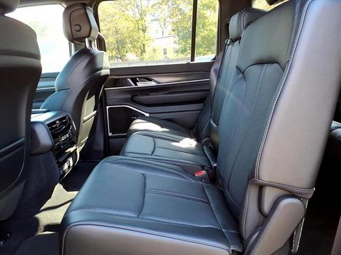 Used 2023 Jeep Wagoneer Series III w/ Premium Group I image 29