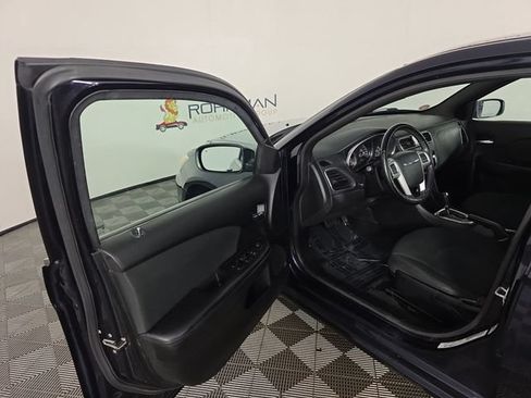 Used 2012 Chrysler 200 Touring FWD image 17