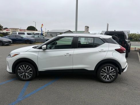 Used 2023 Nissan Kicks SV FWD image 5