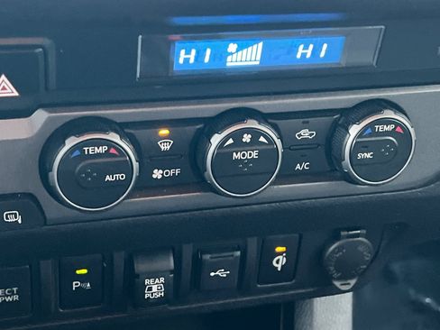 Used 2021 Toyota Tacoma TRD Off-Road image 21