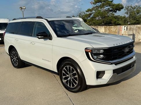 Used 2025 Ford Expedition Platinum AWD/4WD image 3