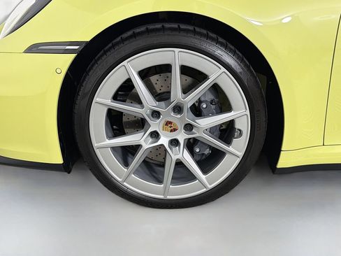 Used 2025 Porsche 911 Carrera RWD image 29