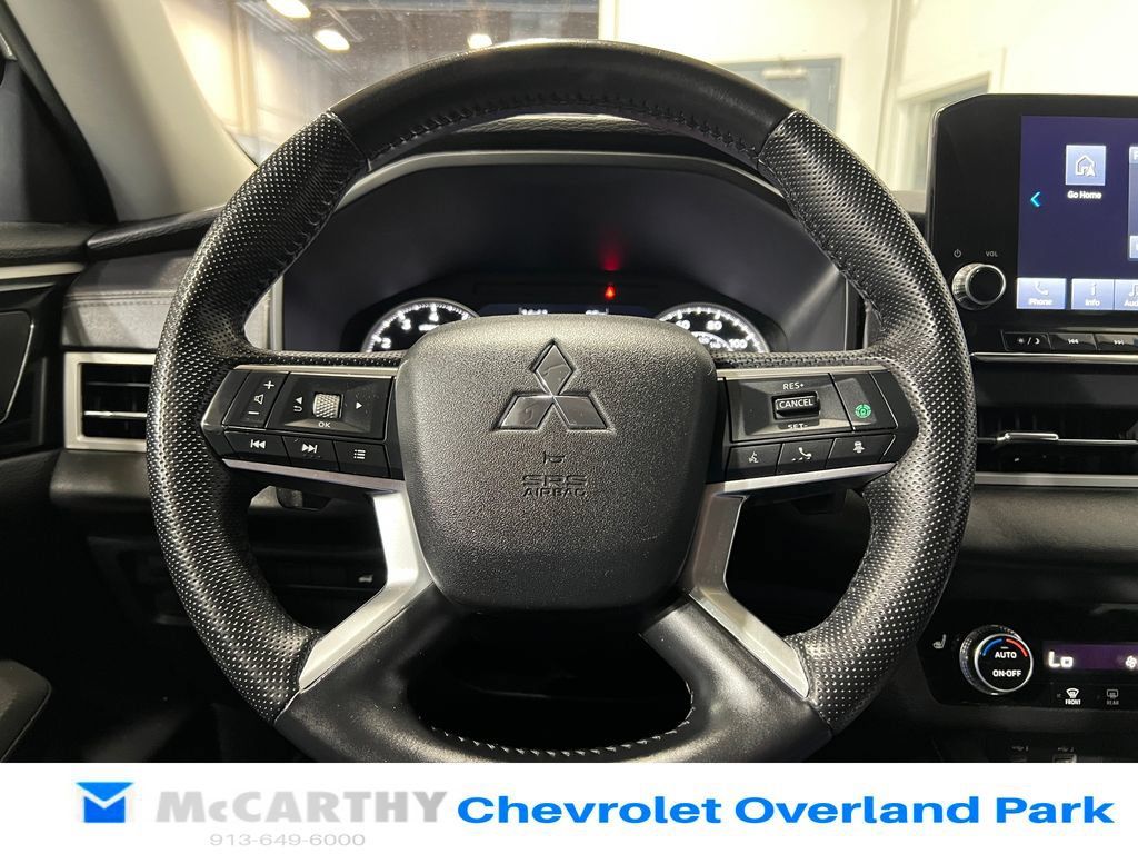 Used 2023 Mitsubishi Outlander SE Black Edition FWD image 12