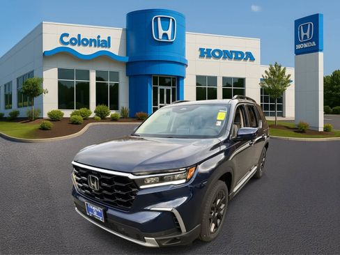 New 2025 Honda Pilot Touring image 2