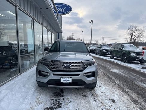 Used 2023 Ford Explorer Limited image 2