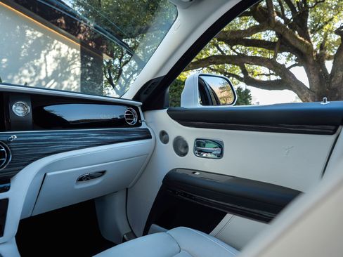 Used 2021 Rolls-Royce Ghost AWD/4WD image 36