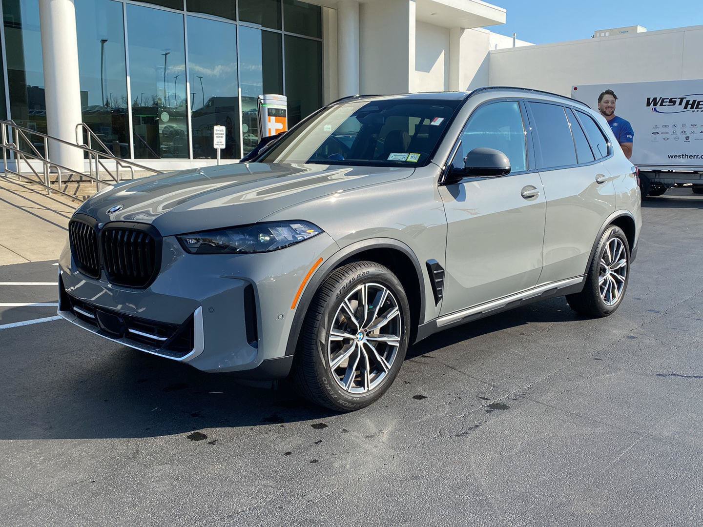 Used 2025 BMW X5 xDrive40i w/ Parking Assistance Package AWD/4WD image 7