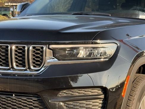 New 2025 Jeep Grand Cherokee Laredo w/ Luxury Tech Group I image 12