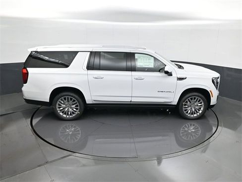 New 2026 GMC Yukon XL Denali image 18