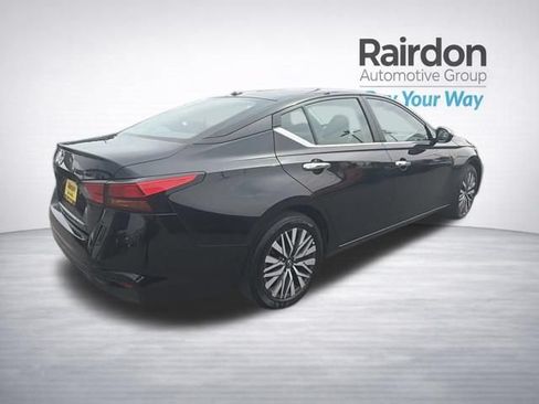 Used 2025 Nissan Altima 2.5 SV FWD image 7