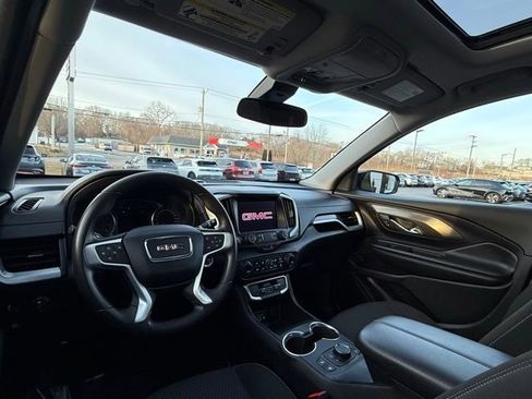 Used 2023 GMC Terrain SLE image 23