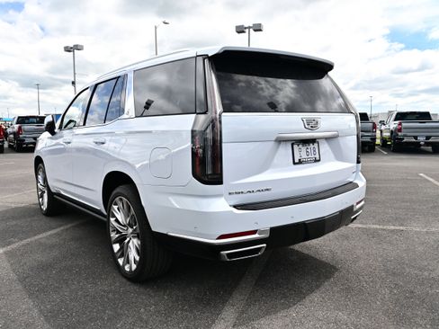 Used 2026 Cadillac Escalade Platinum Luxury w/ LPO, Radiant Package AWD/4WD image 6