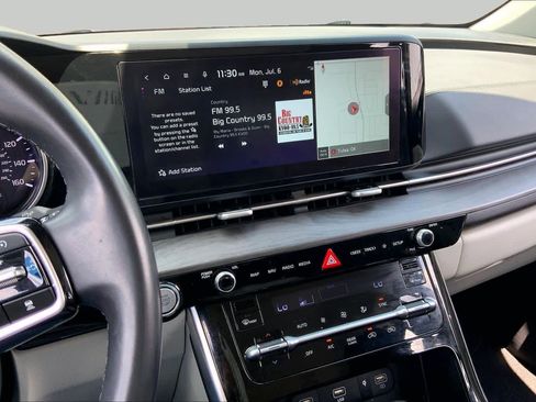 Used 2024 Kia Carnival EX FWD image 7