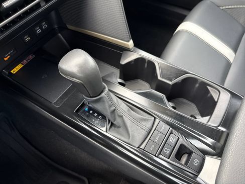 Used 2025 Toyota Camry SE FWD image 22