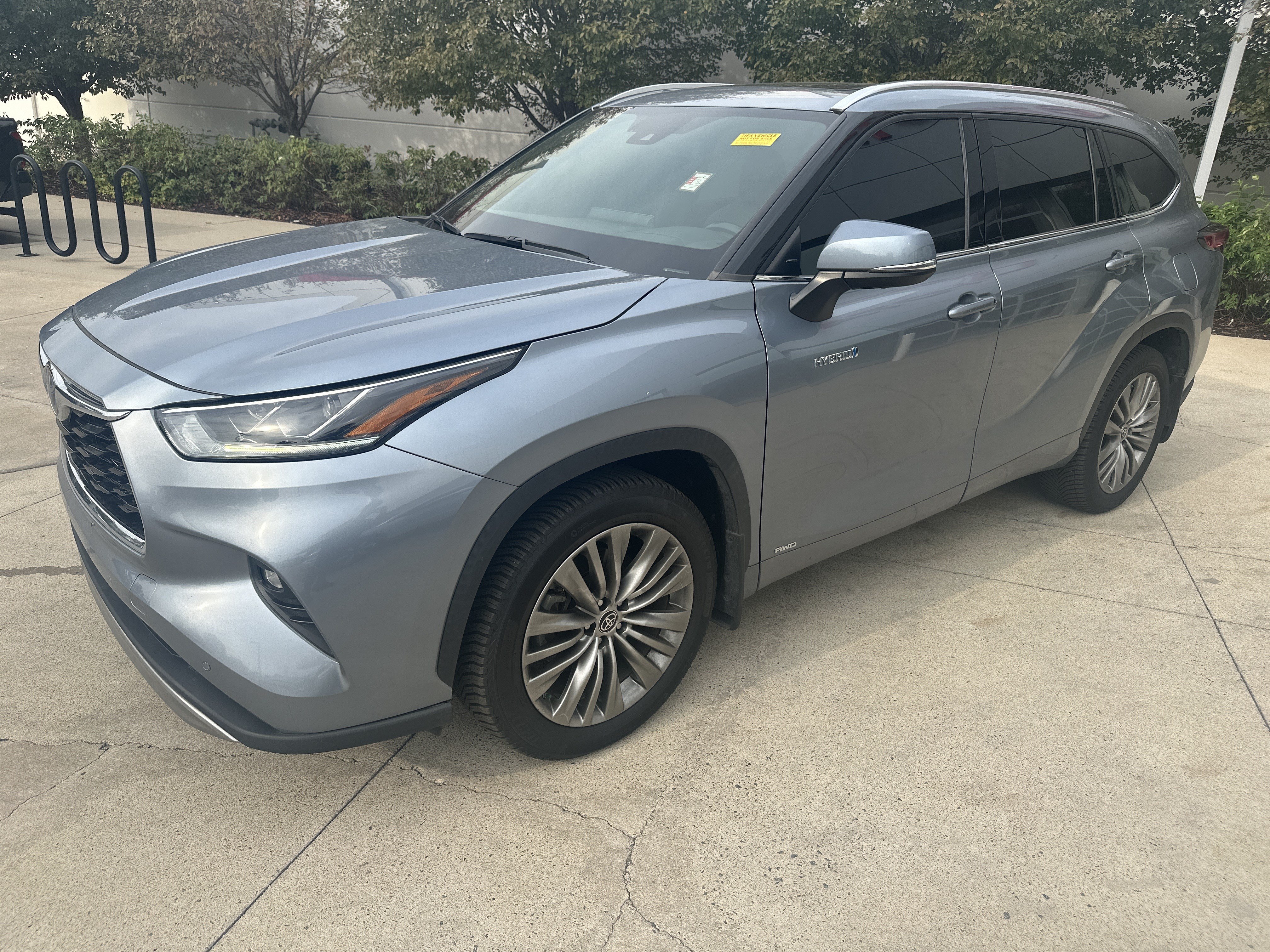 Used 2021 Toyota Highlander Platinum AWD/4WD image 3