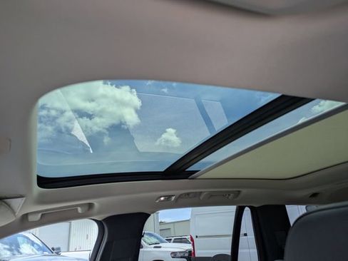 Used 2019 Volvo XC90 T5 Momentum w/ Multimedia Package AWD/4WD image 18