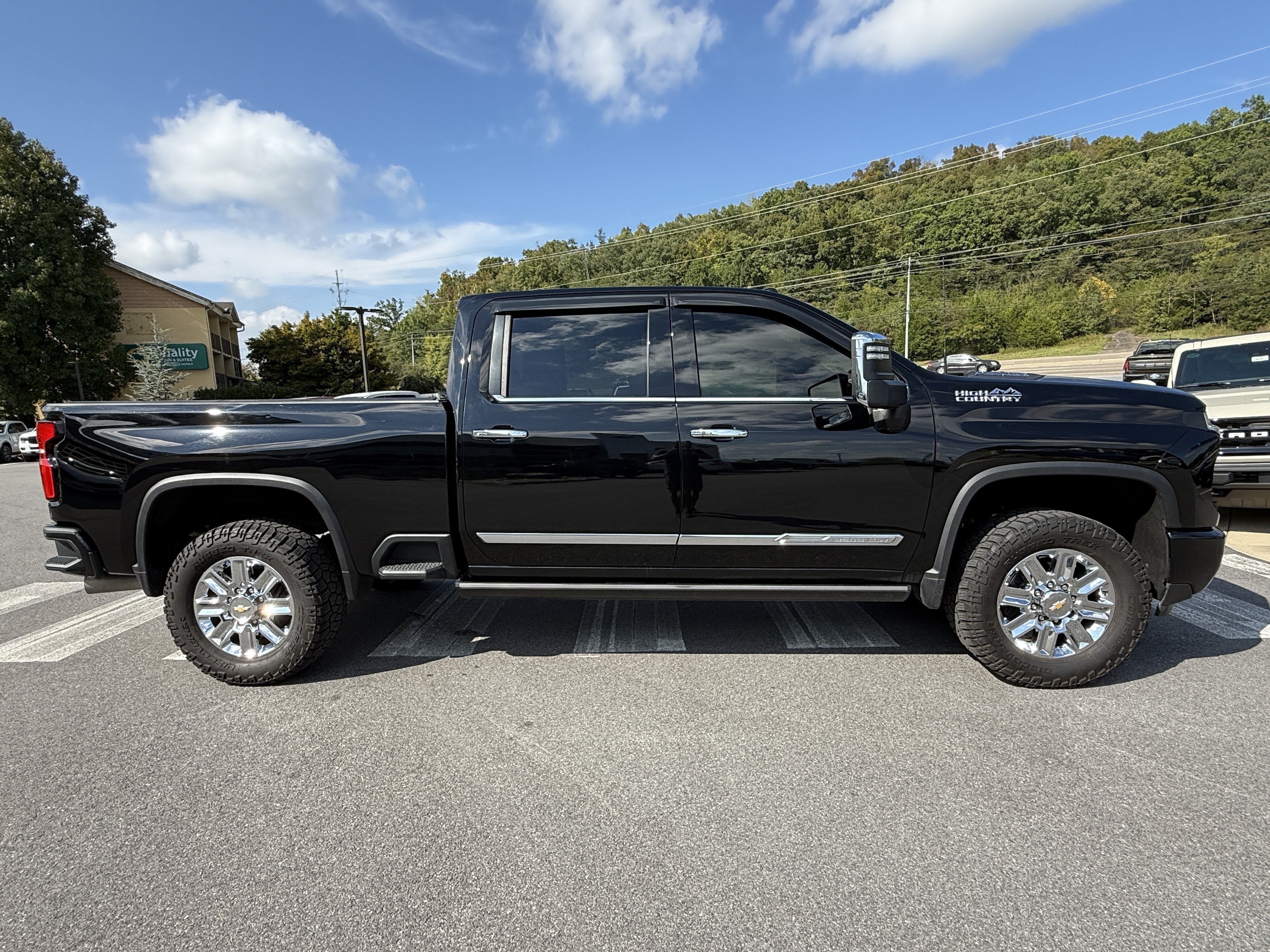 Used 2024 Chevrolet Silverado 3500 High Country w/ Technology Package AWD/4WD image 4