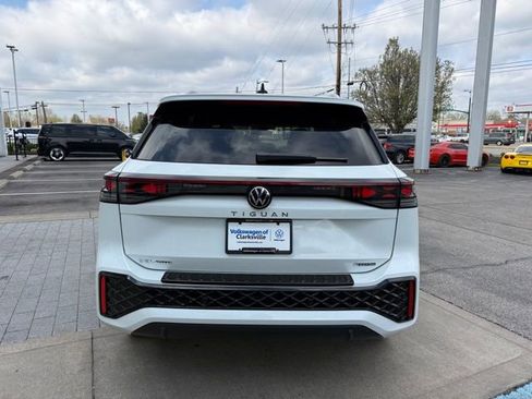 New 2026 Volkswagen Tiguan SEL R-Line AWD/4WD image 5