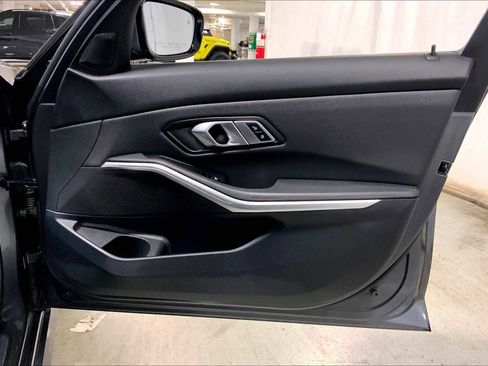 Used 2019 BMW 330i xDrive Sedan w/ Convenience Package image 22