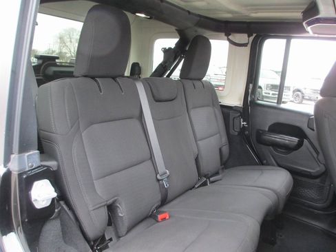 Used 2019 Jeep Wrangler Unlimited Sport S image 16