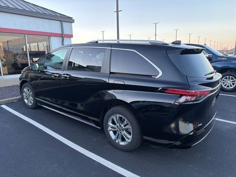 Certified 2023 Toyota Sienna Platinum image 19