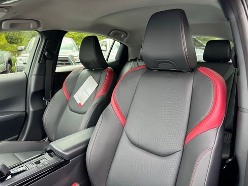 New 2025 Toyota Prius Plug-In Hybrid image 15