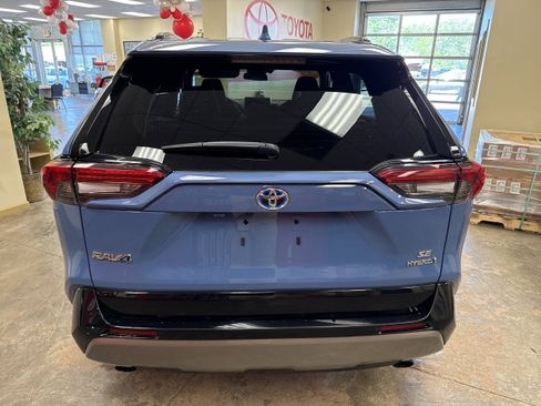 Used 2024 Toyota RAV4 SE w/ Weather Package AWD/4WD image 8