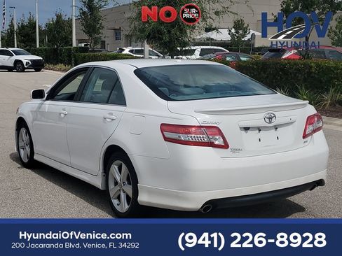 Used 2010 Toyota Camry SE FWD image 6