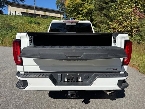 Used 2022 GMC Sierra 2500 AT4 w/ AT4 Preferred Package image 9