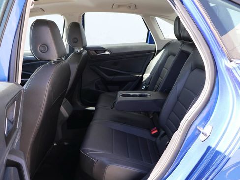 Used 2024 Volkswagen Jetta SE FWD image 10