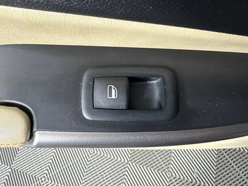 Used 2020 Jeep Cherokee Latitude w/ Advanced Safety Group FWD image 38