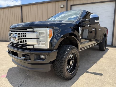 Used 2017 Ford F250 Platinum w/ Platinum Ultimate Package AWD/4WD image 9