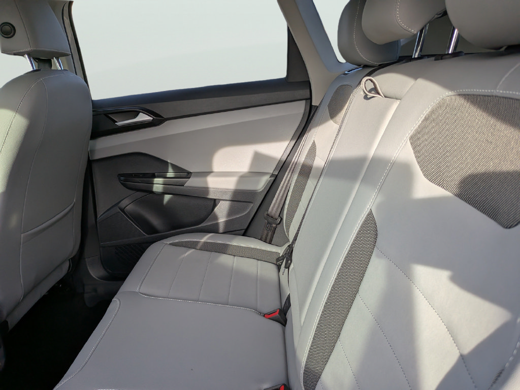 Certified 2023 Volkswagen Taos SE w/ Panoramic Sunroof Package FWD image 14