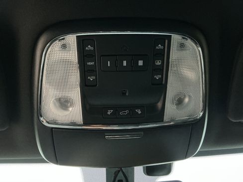 Used 2016 Jeep Grand Cherokee Limited w/ Luxury Group II image 32