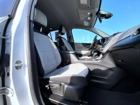 Used 2021 Chevrolet Equinox LS w/ LS Convenience Package FWD image 18