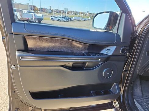 Used 2021 Ford Expedition Max Limited image 23