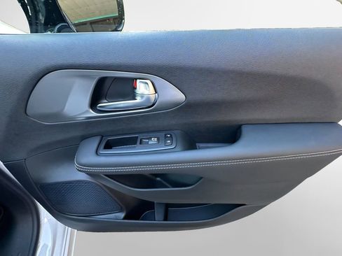 New 2026 Chrysler Pacifica Select image 27