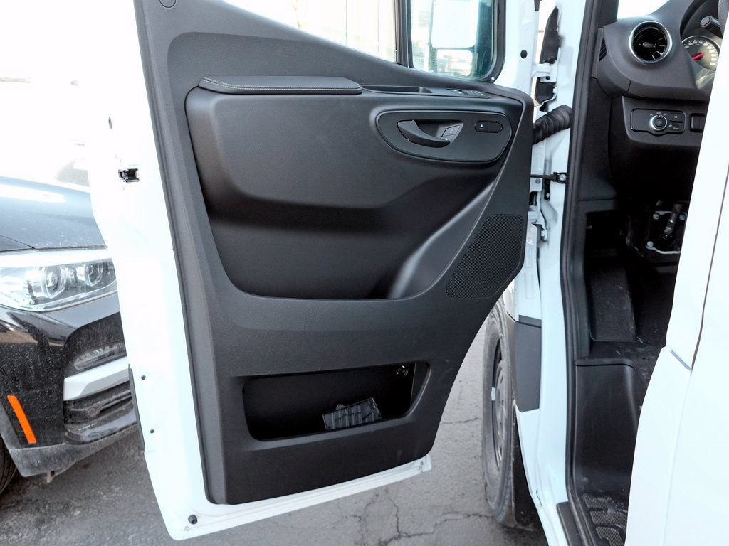 Used 2026 Mercedes-Benz Sprinter 2500 image 8