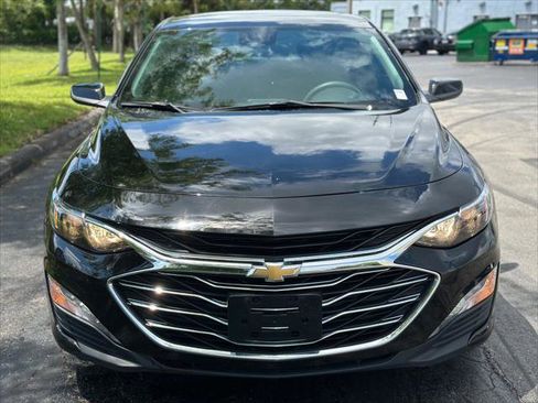 Used 2025 Chevrolet Malibu LT image 3