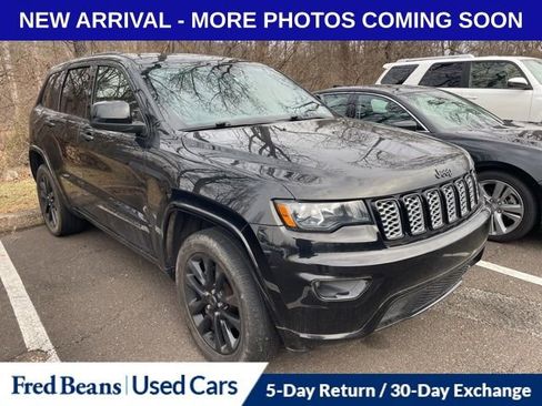 Used 2020 Jeep Grand Cherokee Altitude image 1