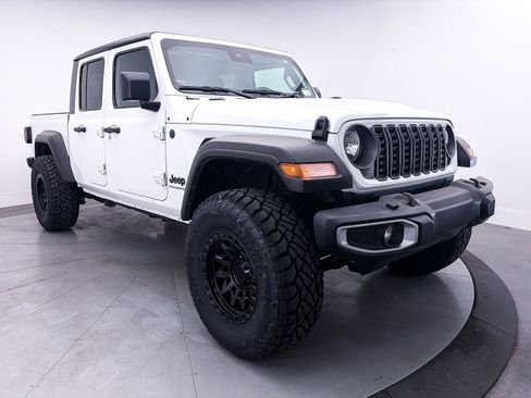Used 2025 Jeep Gladiator Sport AWD/4WD image 19