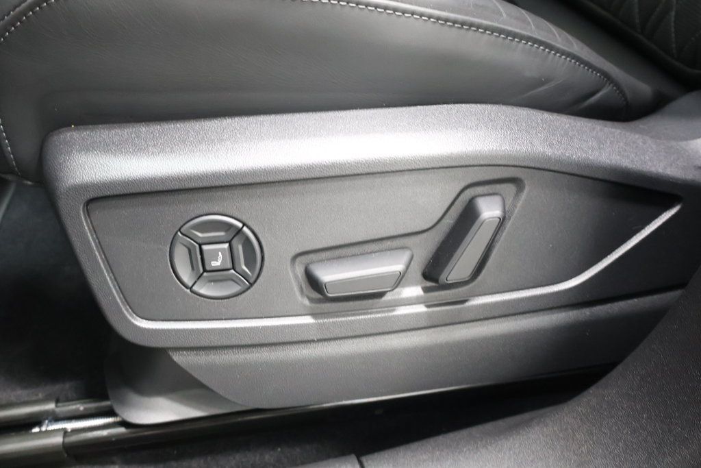 Used 2025 Audi SQ5 Prestige w/ Prestige Package AWD/4WD image 14