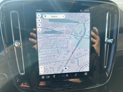 Certified 2025 Volvo XC40 B5 Core image 22