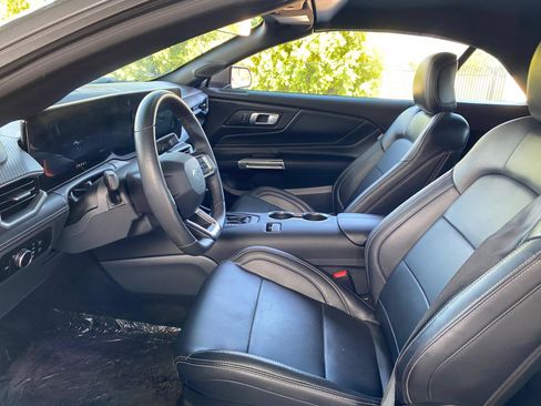 Used 2025 Ford Mustang Premium RWD image 28