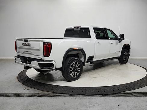 Used 2022 GMC Sierra 2500 AT4 w/ AT4 Premium Plus Package AWD/4WD image 8