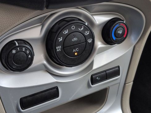 Used 2017 Ford Fiesta SE image 24