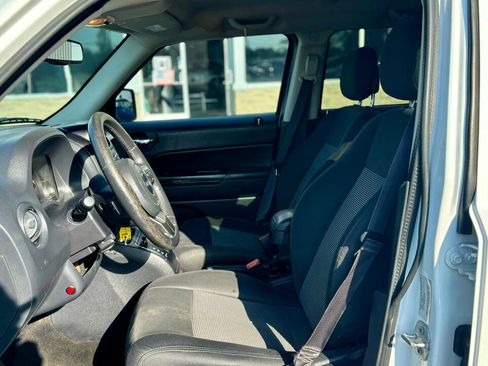 Used 2015 Jeep Patriot Latitude image 16