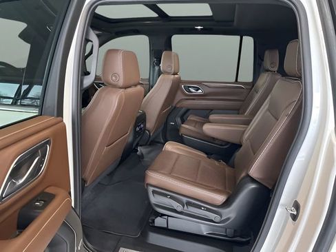 Used 2021 Chevrolet Suburban High Country image 17