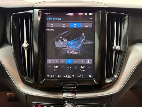 Used 2024 Volvo XC60 B5 Core image 15